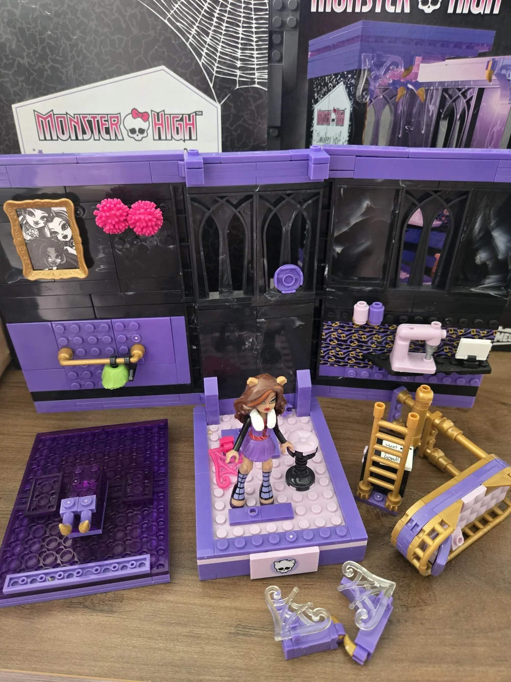 Monster High Clawdeen's Book-K Den Playset - Purple